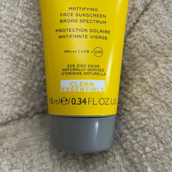 REN Clean Skincare Clean Screen Face Sunscreen - Picture 5 of 8